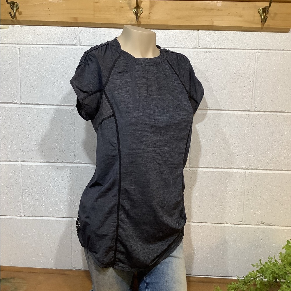 Lululemon tee shirt sleeve